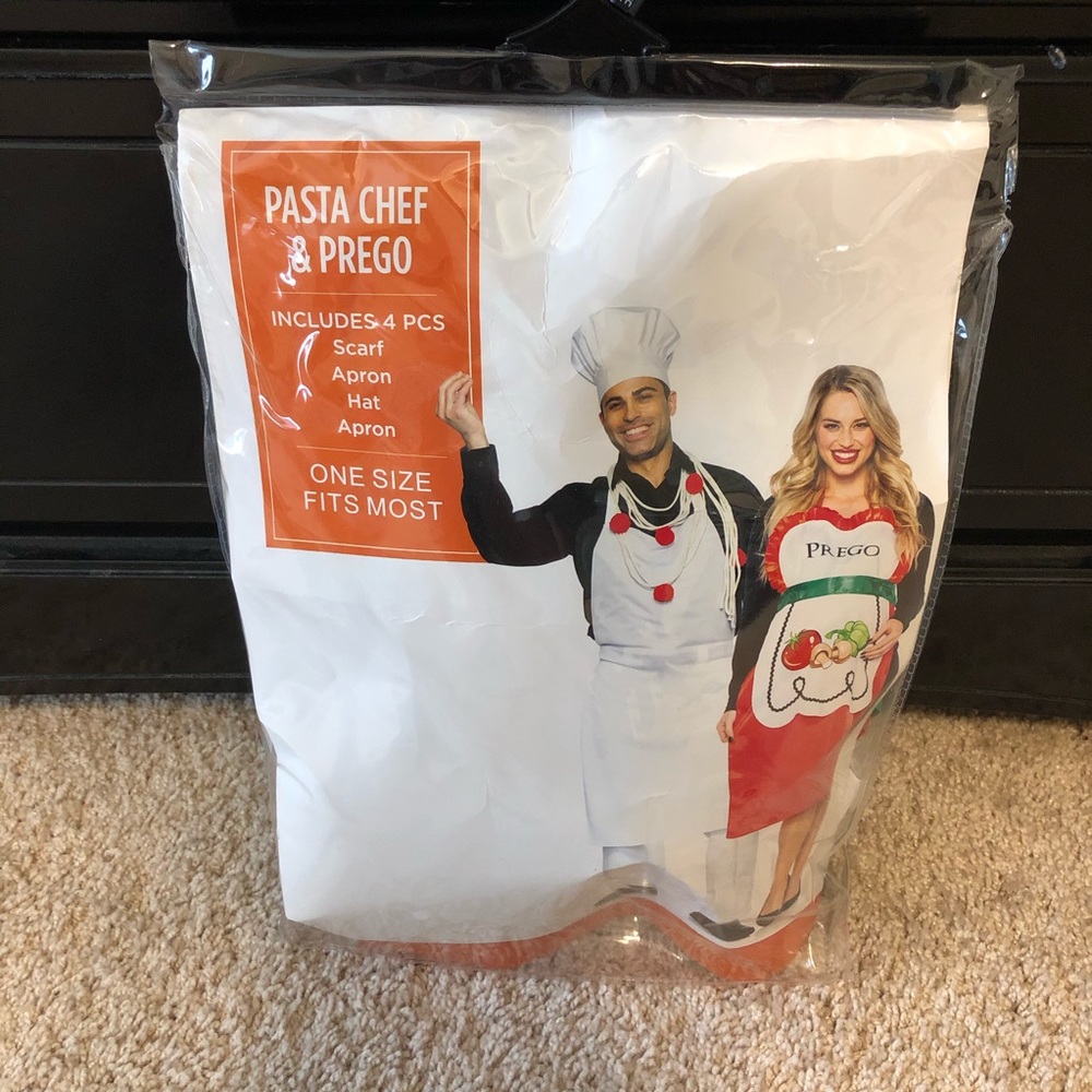 Pasta Chef & Prego couple’s Halloween costume